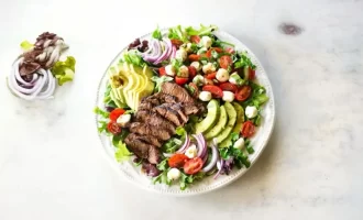 Spanish basil beef salad