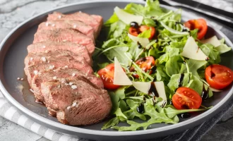 beef and arugula salad