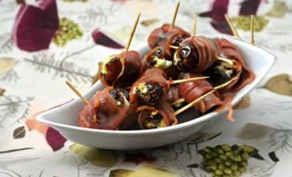 Goat Cheese Stuffed Dates With Basil