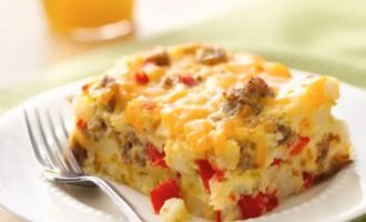Cheesy breakfast casserole with sausage