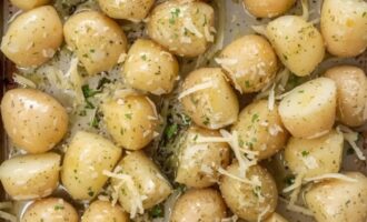 Place potatoes in a single layer photo